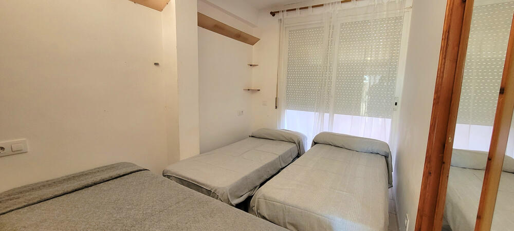 Schlafzimmer mit drei Einzelbetten