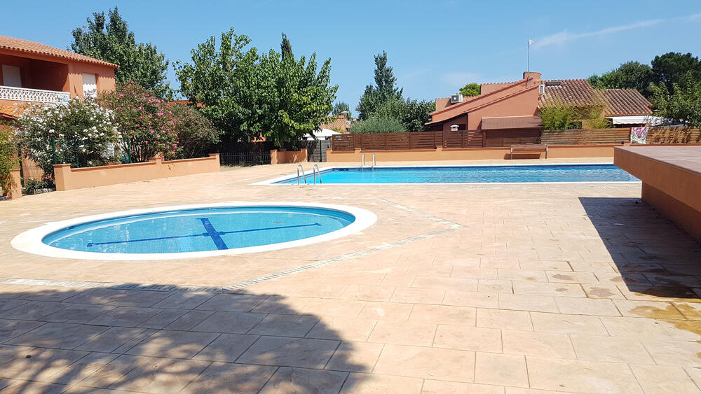 Gemeinschaftspool für Erwachsene und Kinder