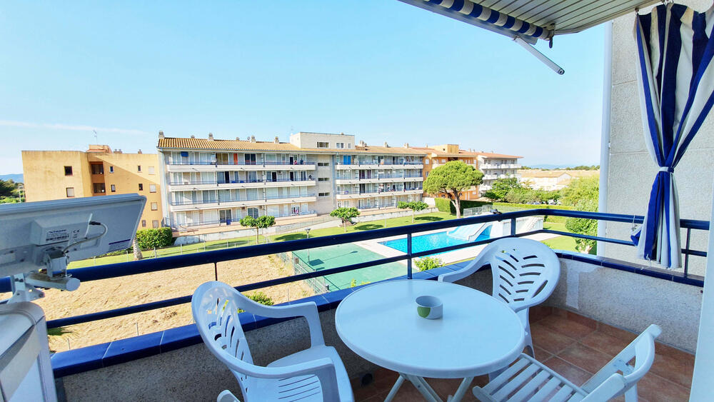 Terrasse mit Blick auf den Gemeinschaftspool