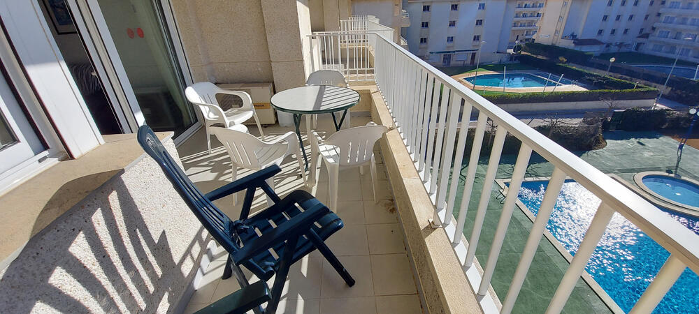 Terrasse mit Blick auf den Pool