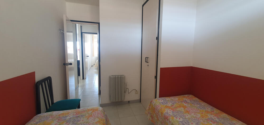 Schlafzimmer mit zwei Einzelbetten