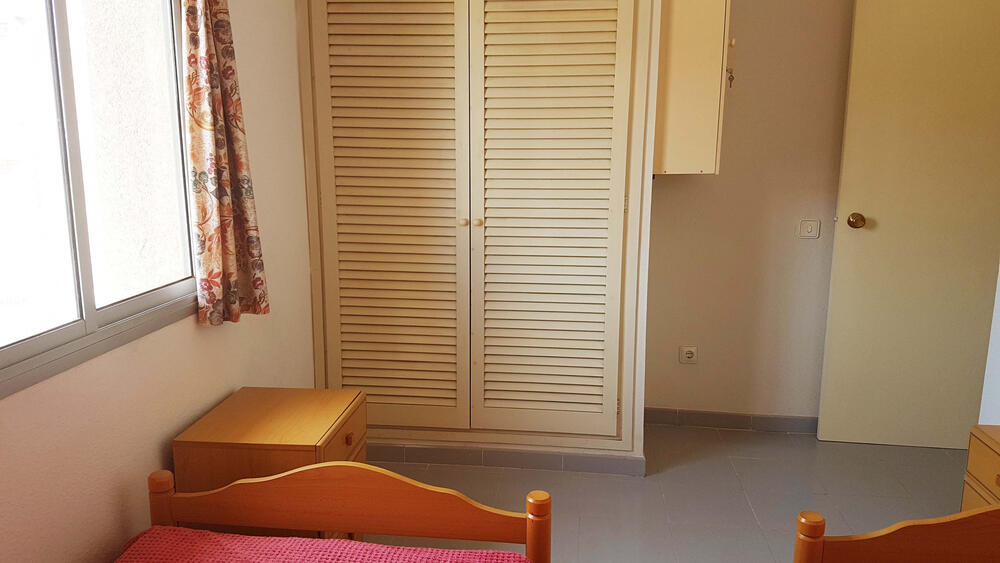 Schlafzimmer mit zwei Einzelbetten