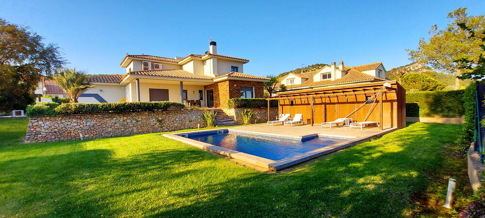 Casa amb piscina privada Casa amb piscina privada