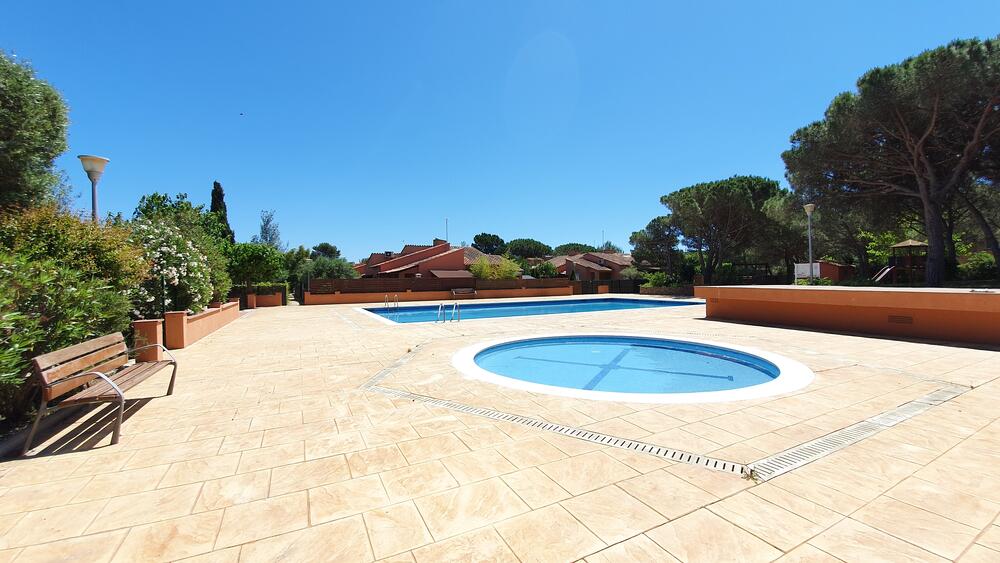 60 Casa adosada de 43 m2 amb jardi piscina comunitària i parquing Casa adosada Torroella de Montgrí 60 Casa adosada de 43 m2 amb jardi piscina comunitària i parquing Casa adosada Torroella de Montgrí