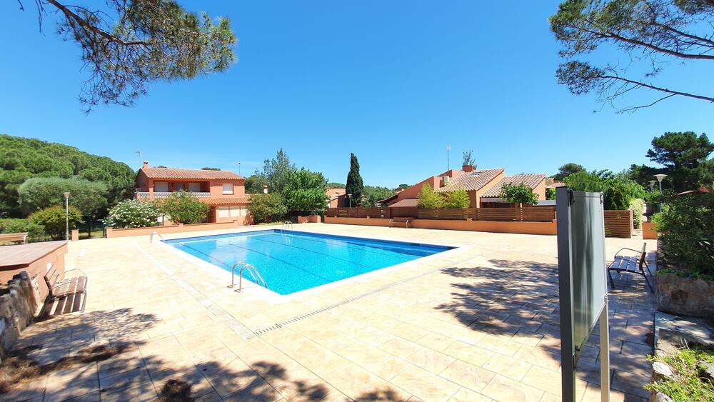 60 Casa adosada de 43 m2 amb jardi piscina comunitària i parquing Casa adosada Torroella de Montgrí 60 Casa adosada de 43 m2 amb jardi piscina comunitària i parquing Casa adosada Torroella de Montgrí
