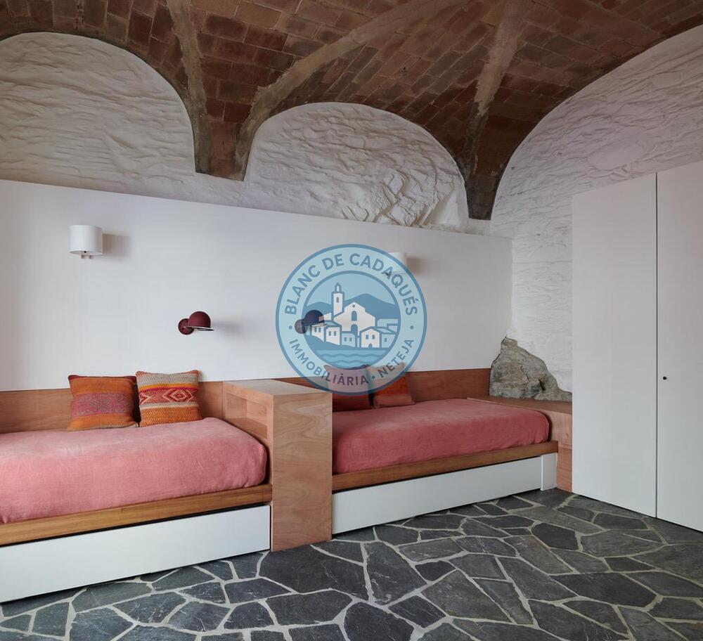 YOLANDA Icónica casa con jardín en el centro de Cadaqués Casa aislada / Villa Cadaqués YOLANDA Icónica casa con jardín en el centro de Cadaqués Casa aislada / Villa Cadaqués