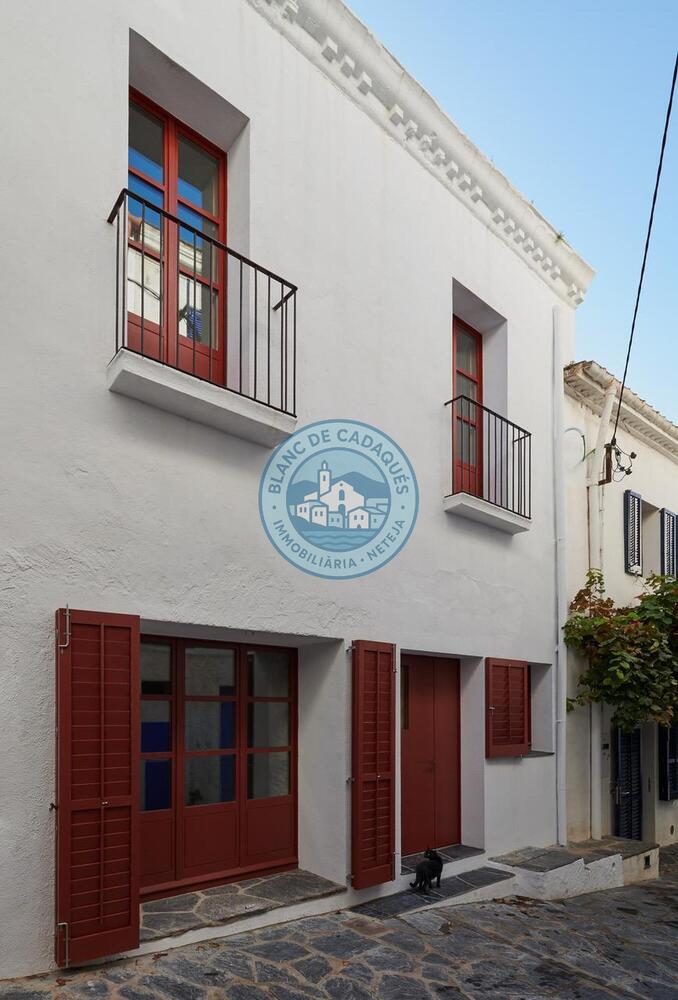 YOLANDA Icónica casa con jardín en el centro de Cadaqués Casa aislada / Villa Cadaqués YOLANDA Icónica casa con jardín en el centro de Cadaqués Casa aislada / Villa Cadaqués