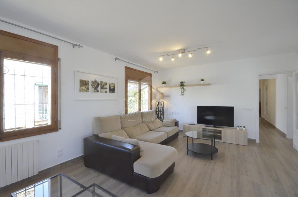 051 Casa Blanca Vrijstaand huis / Villa Centre Begur 051 Casa Blanca Vrijstaand huis / Villa Centre Begur