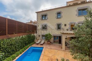 5103 Casa Alzines Village house Centre Begur