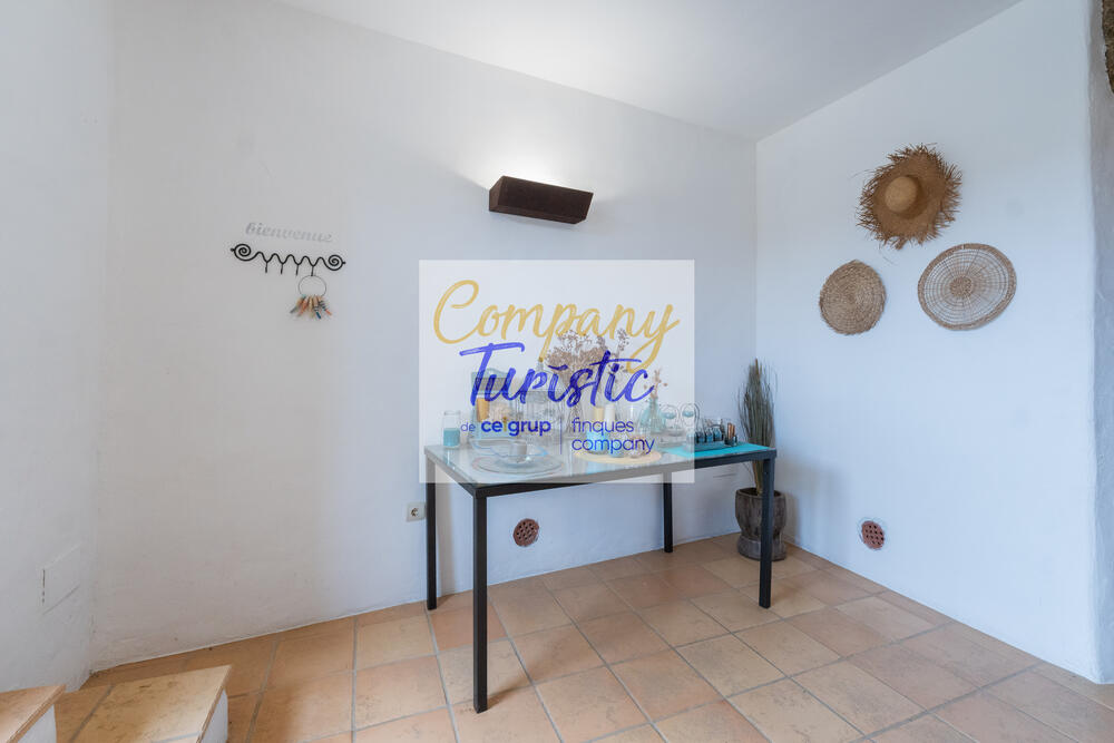 L134-01 MAS CAN PERE PAU Casa aïllada / Villa PEDRET I MARZÀ L134-01 MAS CAN PERE PAU Casa aïllada / Villa PEDRET I MARZÀ