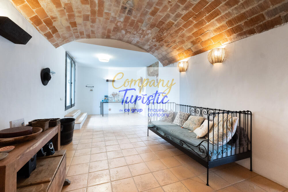 L134-01 MAS CAN PERE PAU Casa aïllada / Villa PEDRET I MARZÀ L134-01 MAS CAN PERE PAU Casa aïllada / Villa PEDRET I MARZÀ