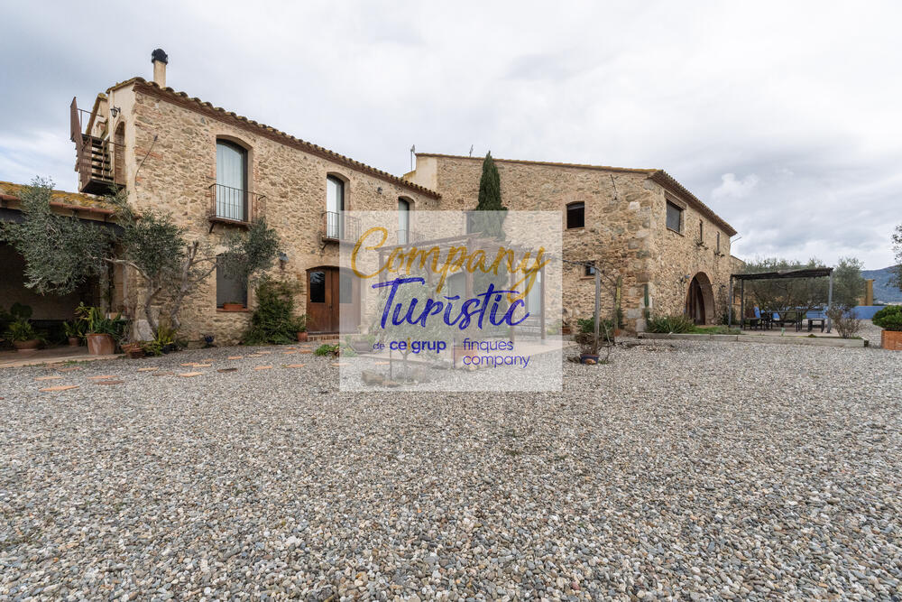 L134-01 MAS CAN PERE PAU Casa aïllada / Villa PEDRET I MARZÀ L134-01 MAS CAN PERE PAU Casa aïllada / Villa PEDRET I MARZÀ