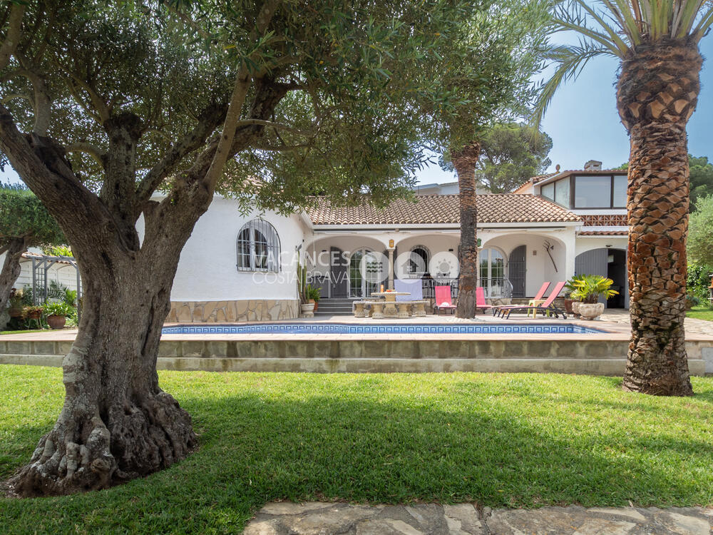PALMERA PALMERA Casa aislada / Villa Escala (L') PALMERA PALMERA Casa aislada / Villa Escala (L')