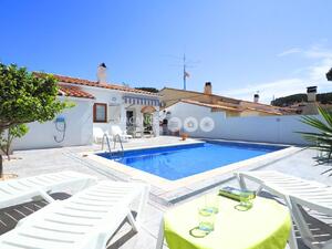 D-45771 DESTINATA Casa aislada Riells L'Escala