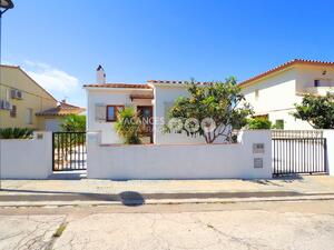 D-45771 DESTINATA Casa aislada Riells L'Escala