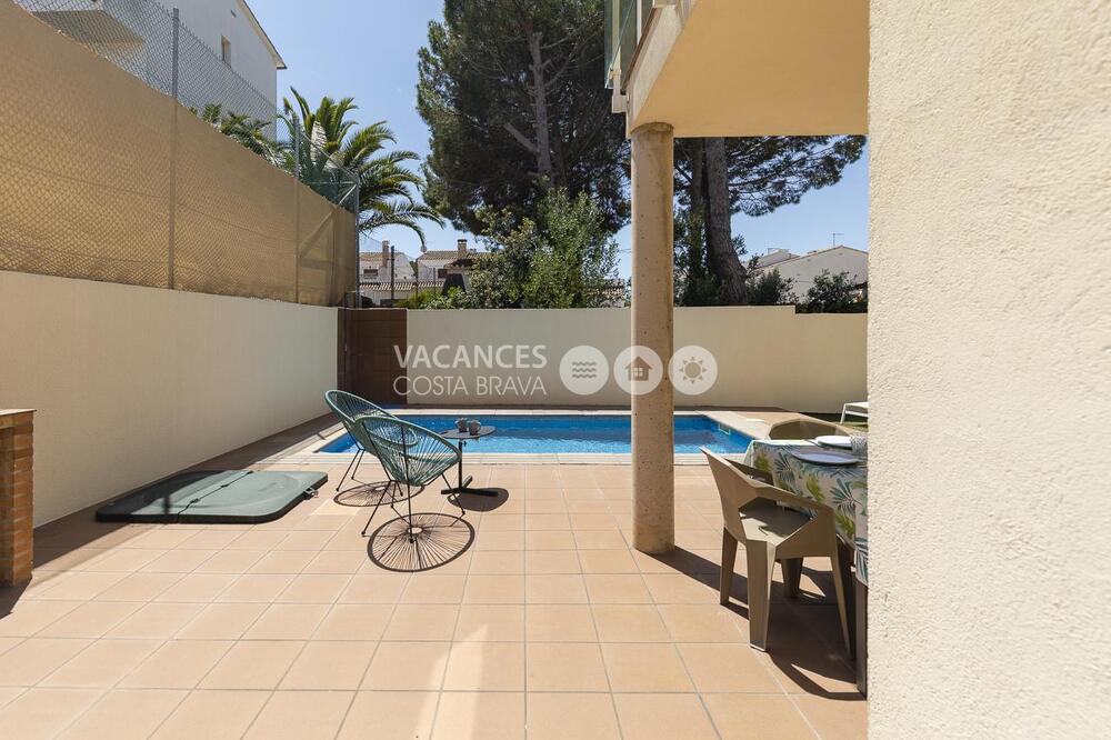 FLOR FLOR Casa aislada / Villa Riells - Port L'Escala FLOR FLOR Casa aislada / Villa Riells - Port L'Escala