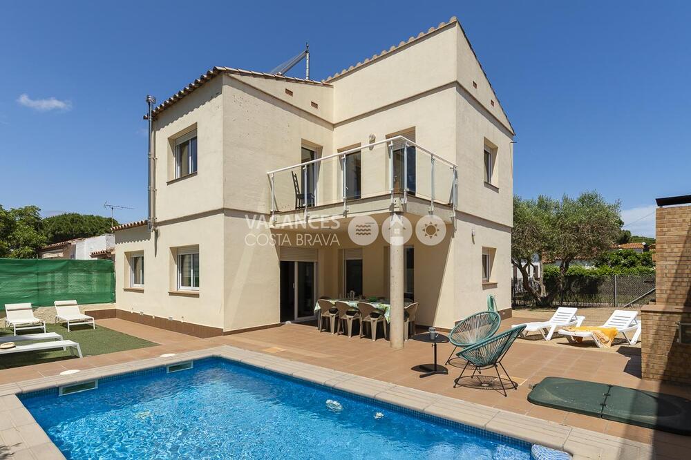FLOR FLOR Casa aislada / Villa Riells - Port L'Escala FLOR FLOR Casa aislada / Villa Riells - Port L'Escala
