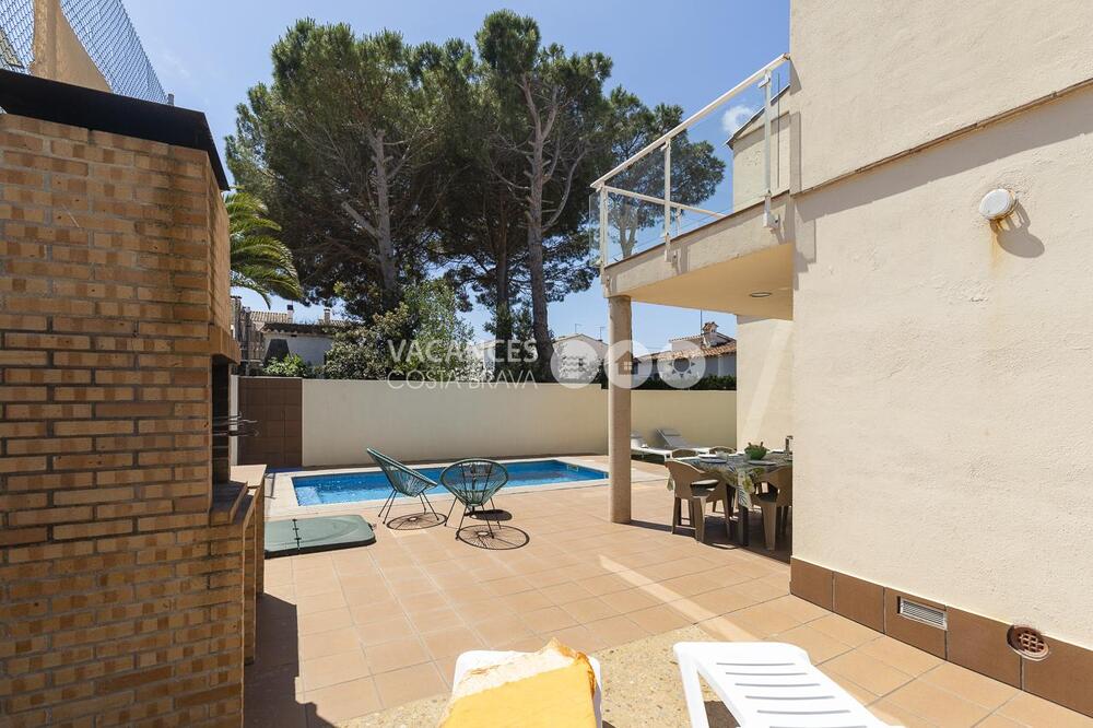 FLOR FLOR Casa aislada / Villa Riells - Port L'Escala FLOR FLOR Casa aislada / Villa Riells - Port L'Escala