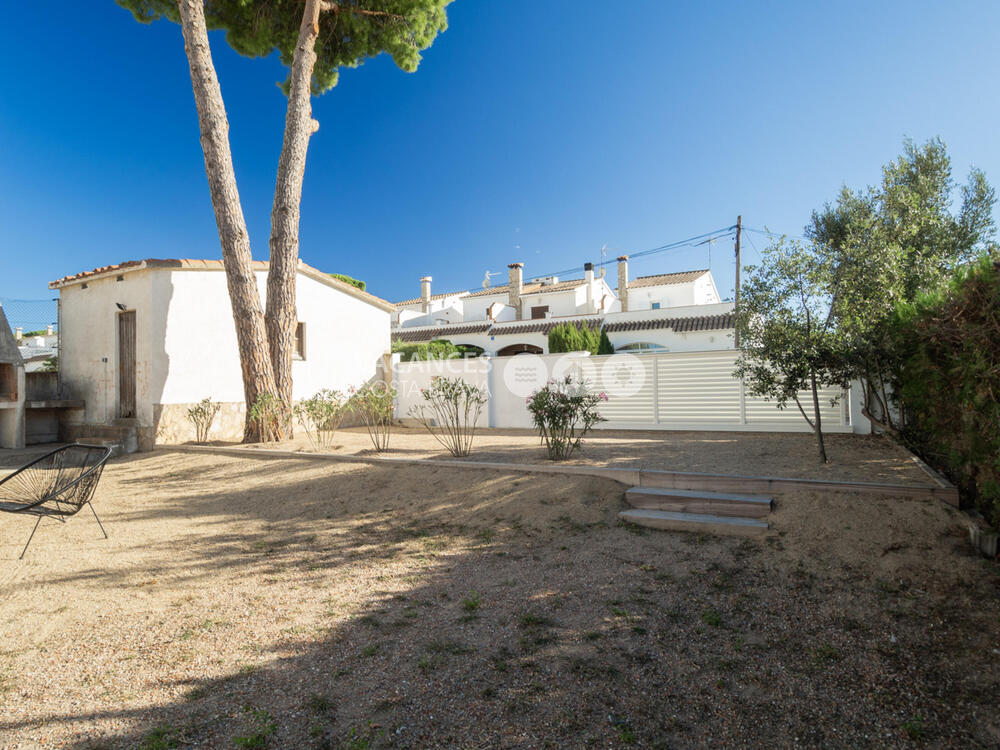 FLOR FLOR Casa aislada / Villa Riells - Port L'Escala FLOR FLOR Casa aislada / Villa Riells - Port L'Escala