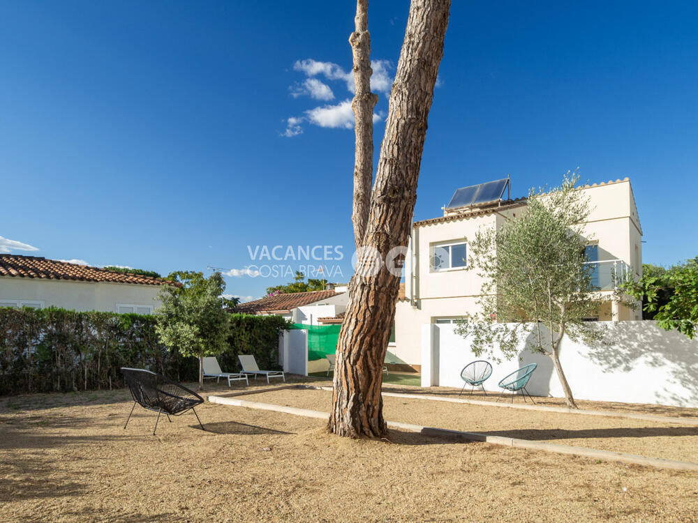 FLOR FLOR Casa aislada / Villa Riells - Port L'Escala FLOR FLOR Casa aislada / Villa Riells - Port L'Escala