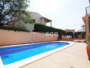 D-61003 FLUVIÀ Casa aïllada  L'Escala