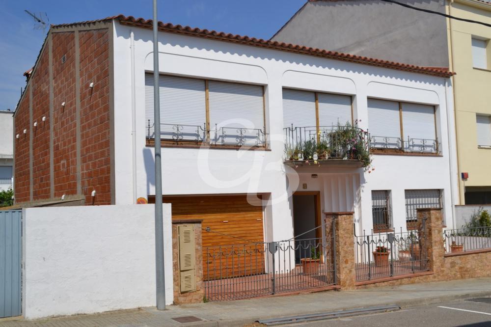 A6007 CASA CON GRAN TERRENO EN PALAFRUGELL Casa adosada Palafrugell A6007 CASA CON GRAN TERRENO EN PALAFRUGELL Casa adosada Palafrugell