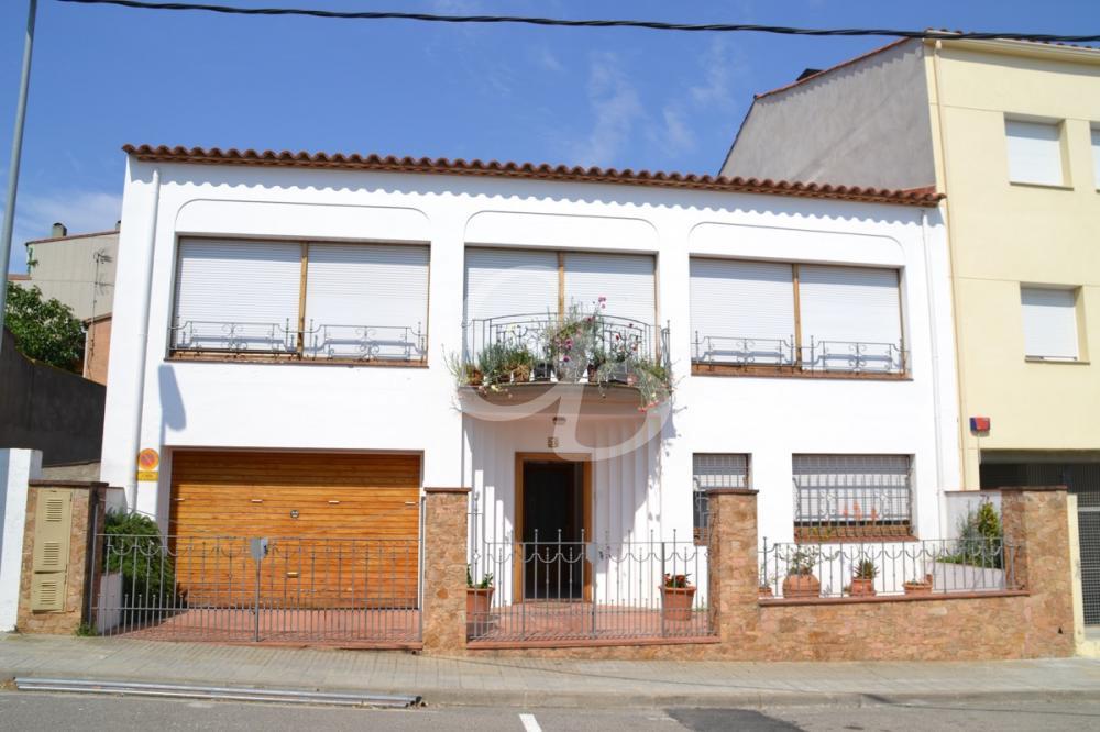 A6007 CASA CON GRAN TERRENO EN PALAFRUGELL Casa adosada  Palafrugell