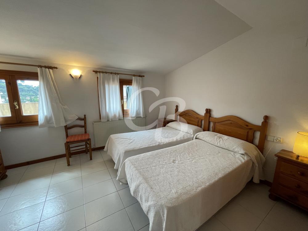 1075 ATICO DUPLEX CON AMPLIA TERRAZA Y ESPECTACULARES VISTAS AL MAR Y AL CASTILLO DE BEGUR Apartamento Centre Begur
