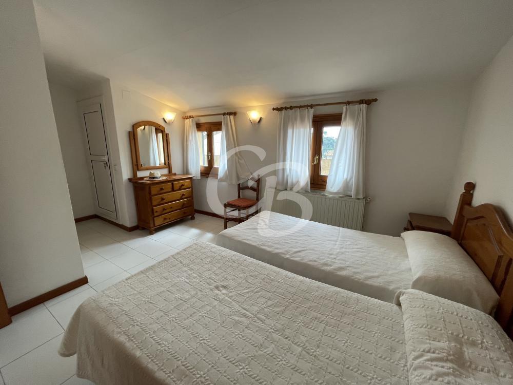 1075 ATICO DUPLEX CON AMPLIA TERRAZA Y ESPECTACULARES VISTAS AL MAR Y AL CASTILLO DE BEGUR Apartamento Centre Begur