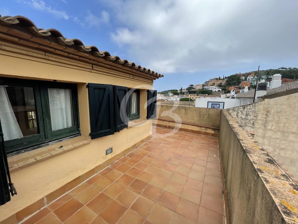 1075 ATICO DUPLEX CON AMPLIA TERRAZA Y ESPECTACULARES VISTAS AL MAR Y AL CASTILLO DE BEGUR Apartamento Centre Begur