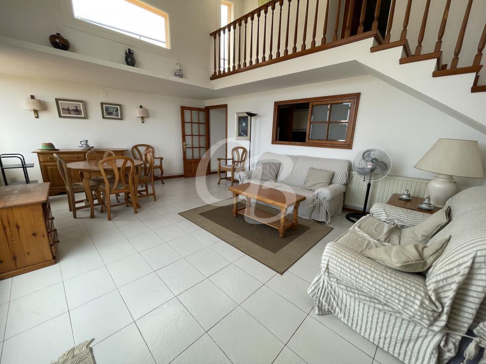 1075 ATICO DUPLEX CON AMPLIA TERRAZA Y ESPECTACULARES VISTAS AL MAR Y AL CASTILLO DE BEGUR Apartamento Centre Begur