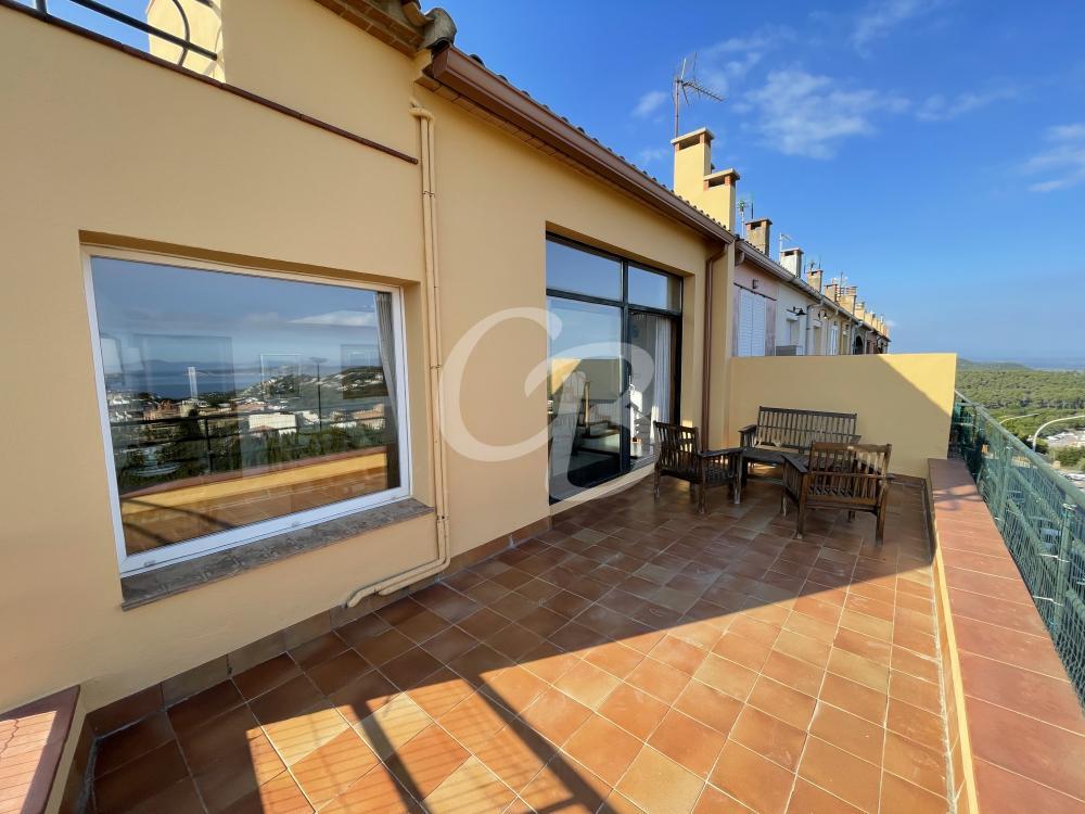 1075 ATICO DUPLEX CON AMPLIA TERRAZA Y ESPECTACULARES VISTAS AL MAR Y AL CASTILLO DE BEGUR Apartamento Centre Begur