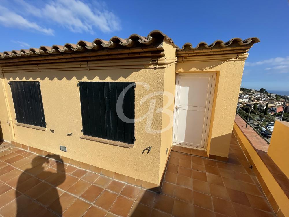 1075 ATICO DUPLEX CON AMPLIA TERRAZA Y ESPECTACULARES VISTAS AL MAR Y AL CASTILLO DE BEGUR Apartamento Centre Begur