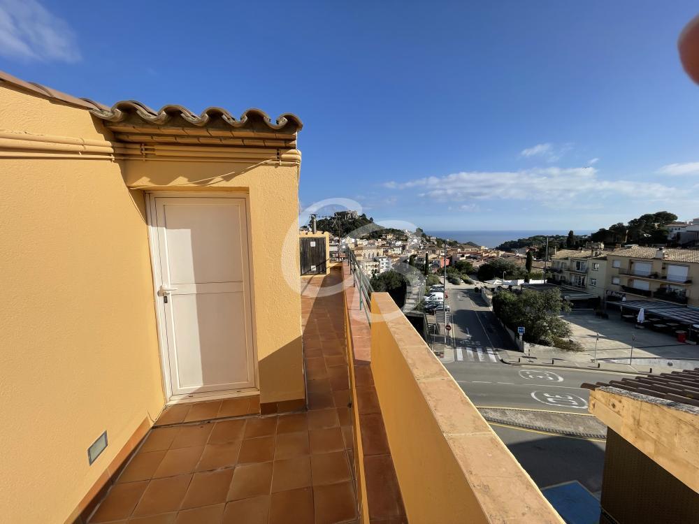 1075 ATICO DUPLEX CON AMPLIA TERRAZA Y ESPECTACULARES VISTAS AL MAR Y AL CASTILLO DE BEGUR Apartamento Centre Begur