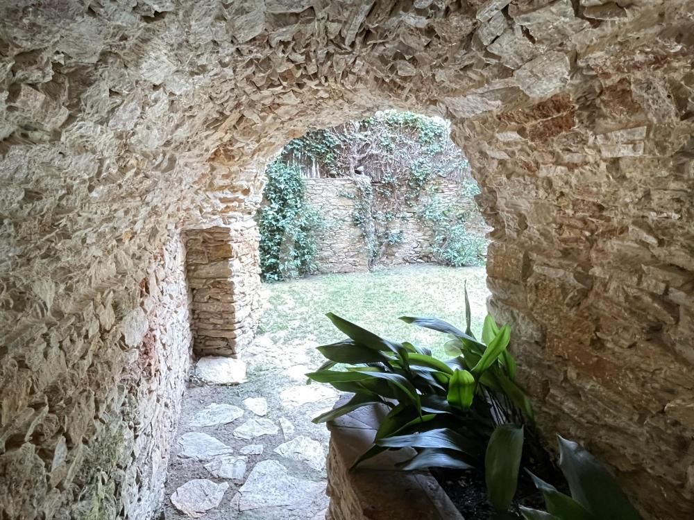 2142 FANTASTICA CASA DE PUEBLO  RESTAURADA  CON JARDIN EN BEGUR Casa de pueblo Centre Begur