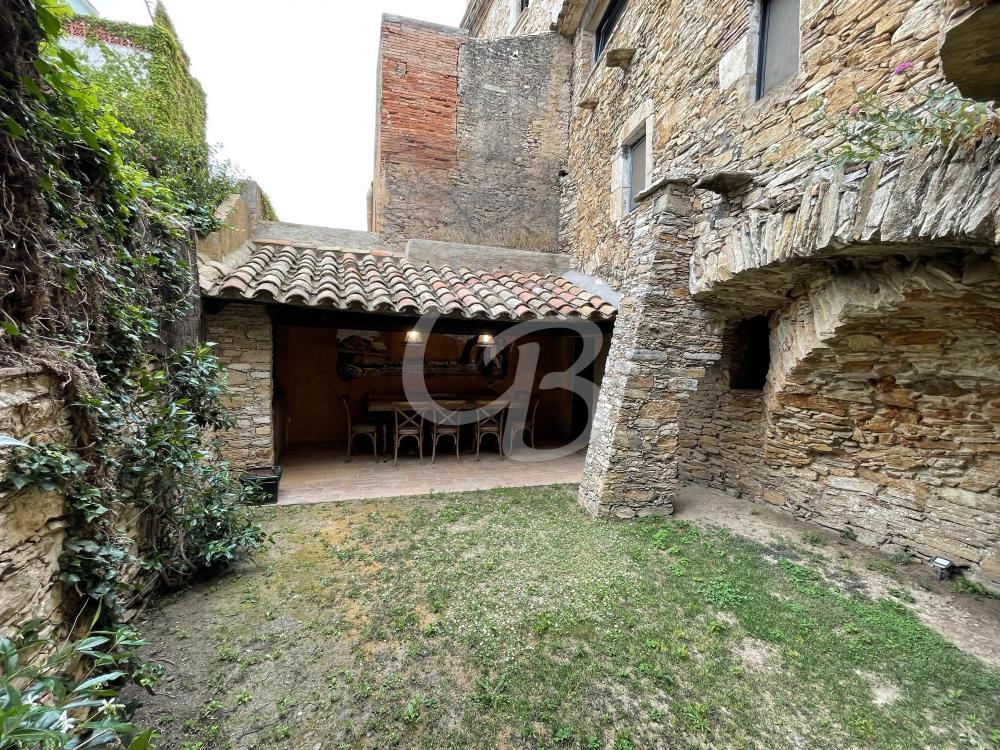 2142 FANTASTICA CASA DE PUEBLO  RESTAURADA  CON JARDIN EN BEGUR Casa de pueblo Centre Begur
