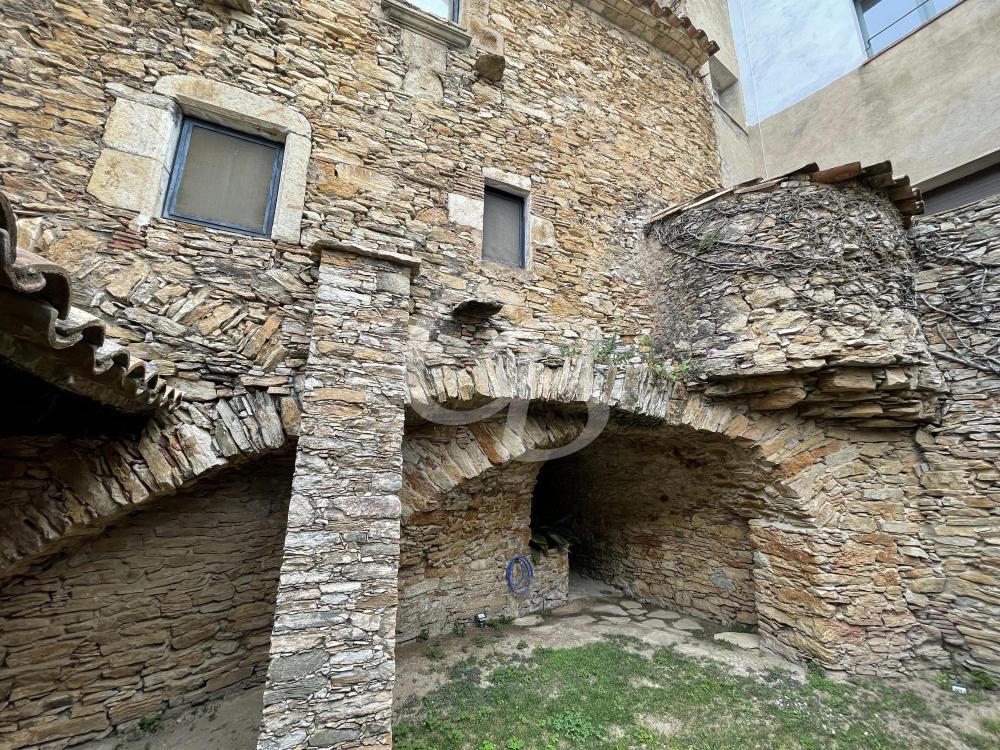 2142 FANTASTICA CASA DE PUEBLO  RESTAURADA  CON JARDIN EN BEGUR Casa de pueblo Centre Begur