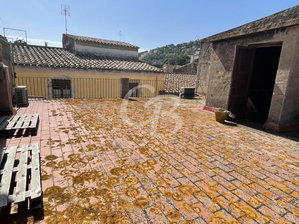 2144 CASA DE PUEBLO CON AMPLIA TERRAZA EN EL CENTRO DE BEGUR Casa de pueblo  Begur