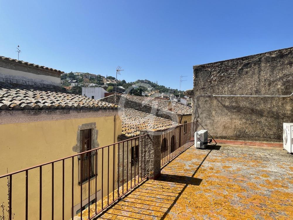 2144 CASA DE PUEBLO CON AMPLIA TERRAZA EN EL CENTRO DE BEGUR Casa de pueblo  Begur