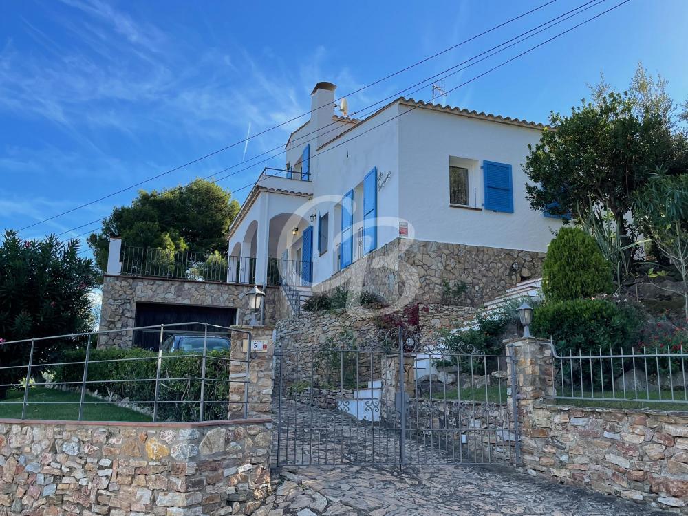2150 CASA INDIVIDUAL CON GRAN TERRENO Y VISTAS ESPECTACULARES AL MAR Casa aislada / Villa Es Valls Begur