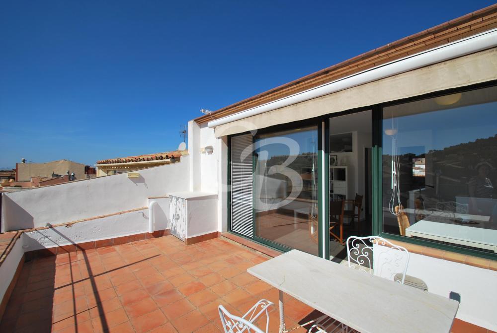 1095 ÀTICO DÚPLEX CON AMPLIA TERRAZA SITUADO EN EL CENTRO DE BEGUR Apartamento Centre Begur