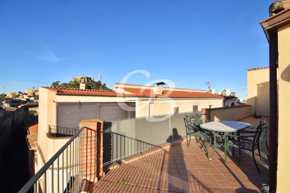 1100 ÀTIC AMB GRAN TERRASSA I PLAÇA D'APARCAMENT SITUAT AL CENTRE DE BEGUR Piso Centre Begur