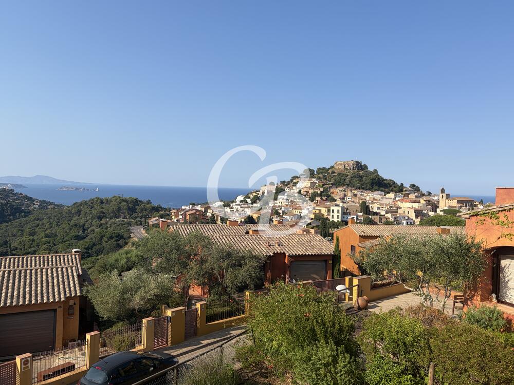 A2141 PRECIOSA CASA ADOSSADA CANTONERA AMB VISTES AL MAR A BEGUR Casa adosada Sa Roda Begur