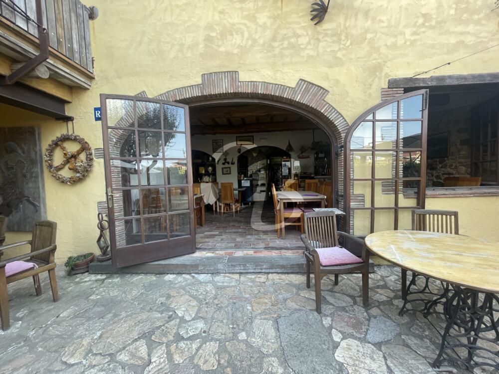 2171 LOCAL COMERCIAL, RESTAURANT I VIVENDA SITUAT AL CENTRE DE BEGUR Espacio comercial Centre Begur