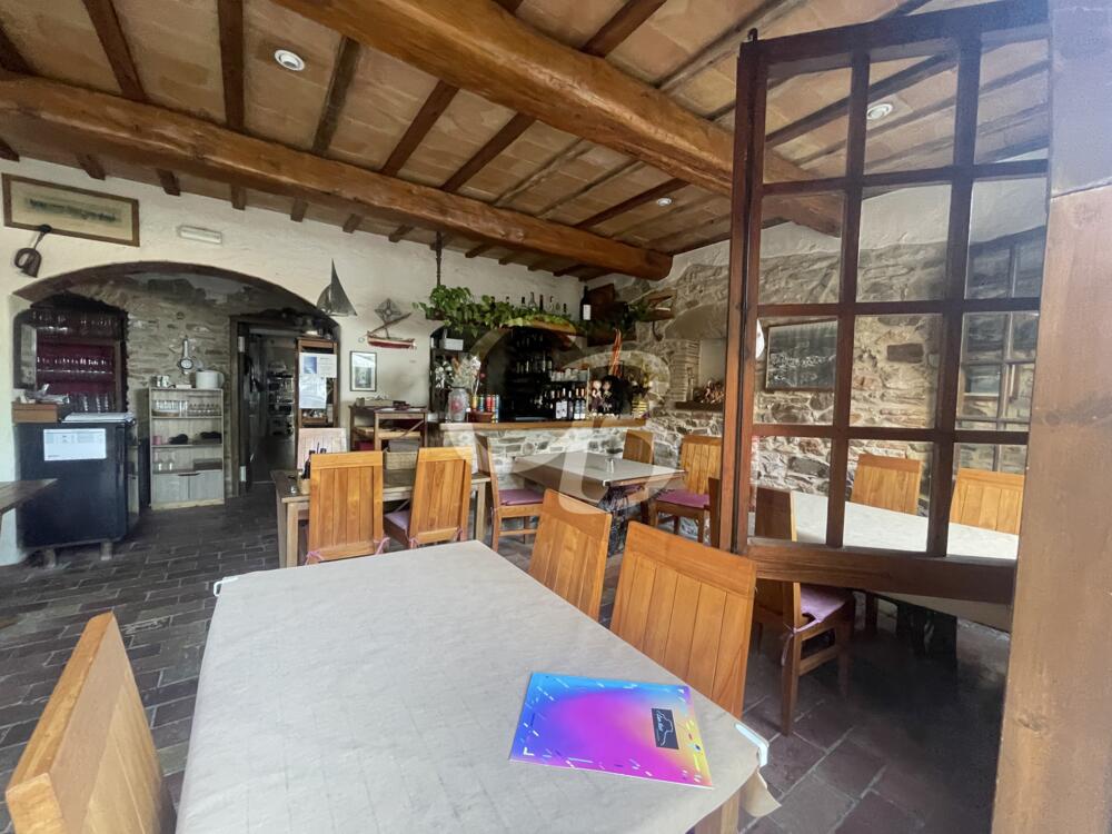 2171 LOCAL COMERCIAL, RESTAURANT I VIVENDA SITUAT AL CENTRE DE BEGUR Espacio comercial Centre Begur