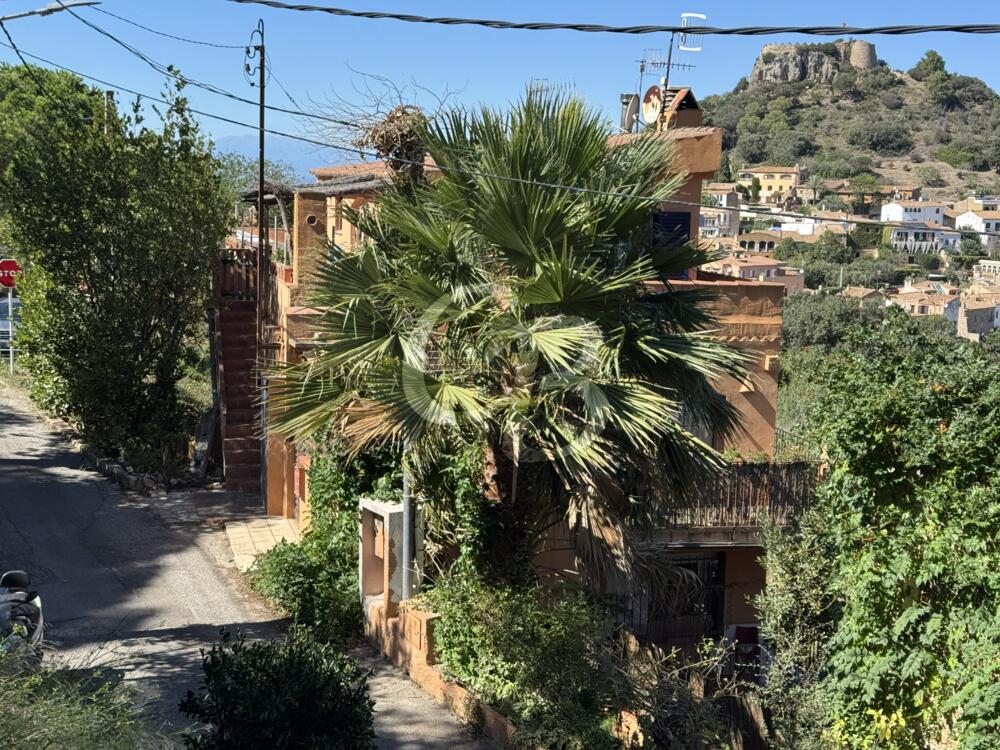 2172 APARTAMENTO SITUADO EN EL CENTRO DE BEGUR CON TERRAZA Y VISTAS AL CASTILLO Apartamento  Begur