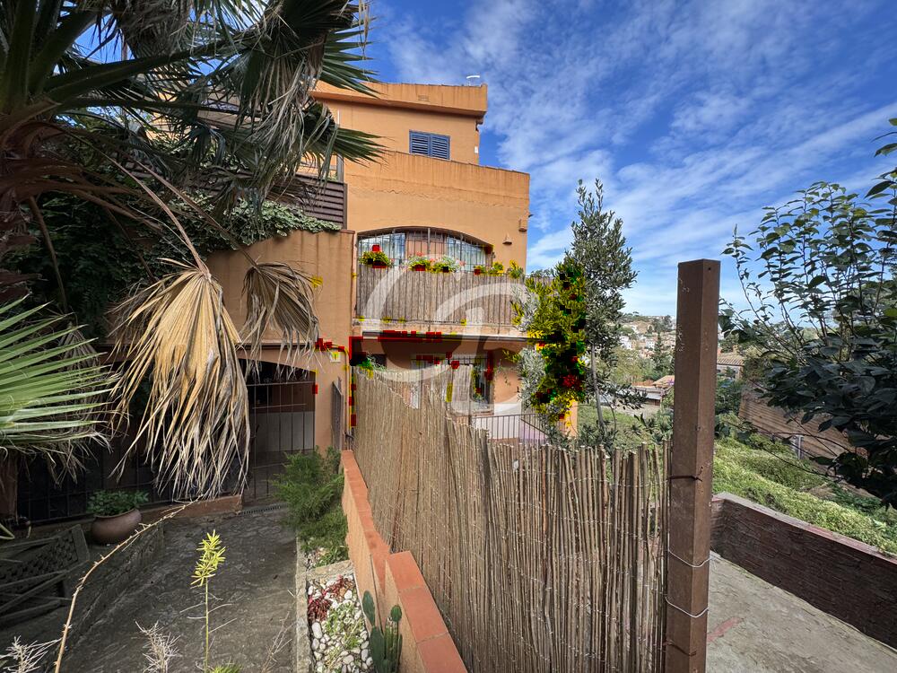 2172 APARTAMENTO SITUADO EN EL CENTRO DE BEGUR CON TERRAZA Y VISTAS AL CASTILLO Apartamento  Begur