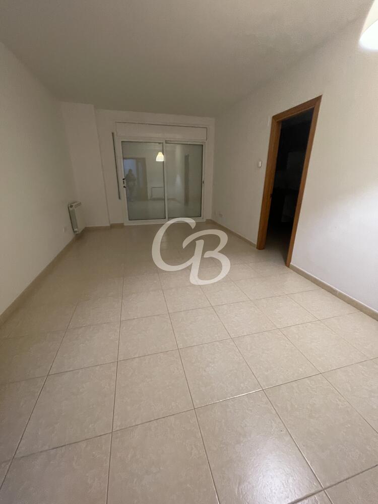 2173 APARTAMENT BEN SITUAT A PALAFRUGELL APROP DEL CAP AMB GRAN TERRASSA, ASCENSOR I PÀRQUING Apartamento CAP Palafrugell