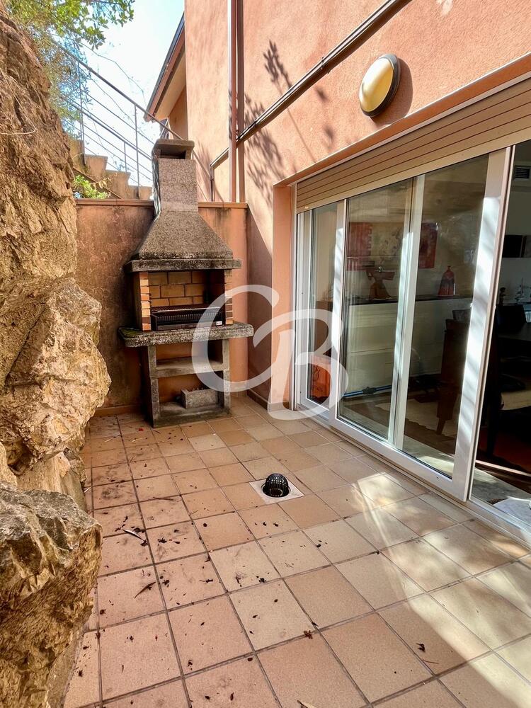 A2145 EXCLUSIVA CASA APARELLADA AL COR DE BEGUR AMB VISTES AL MAR Casa adosada Centre Begur