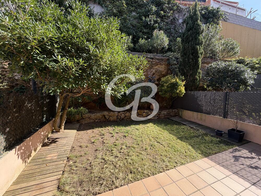 A2150 CASA ADOSSADA AMB JARDÍ, TERRASSA I AMPLI GARATGE A BEGUR Casa de pueblo Centre Begur